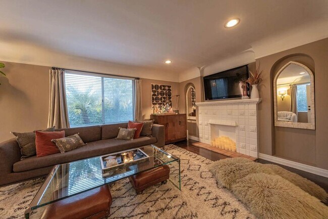 Foto del edificio - 1298 Cloverdale Ave
