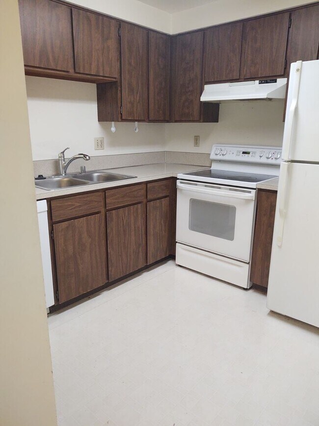 Foto del edificio - 2BD/1B Lacey Duplex with Large Yard and Ga...