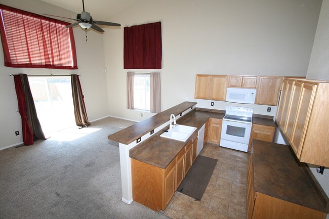 Foto del edificio - 3 Bedroom Home in Painted Sky!