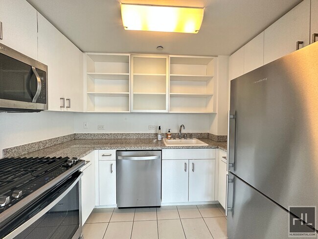 Building Photo - Wrap Around Terrace 1 bedroom 1 bath King ...