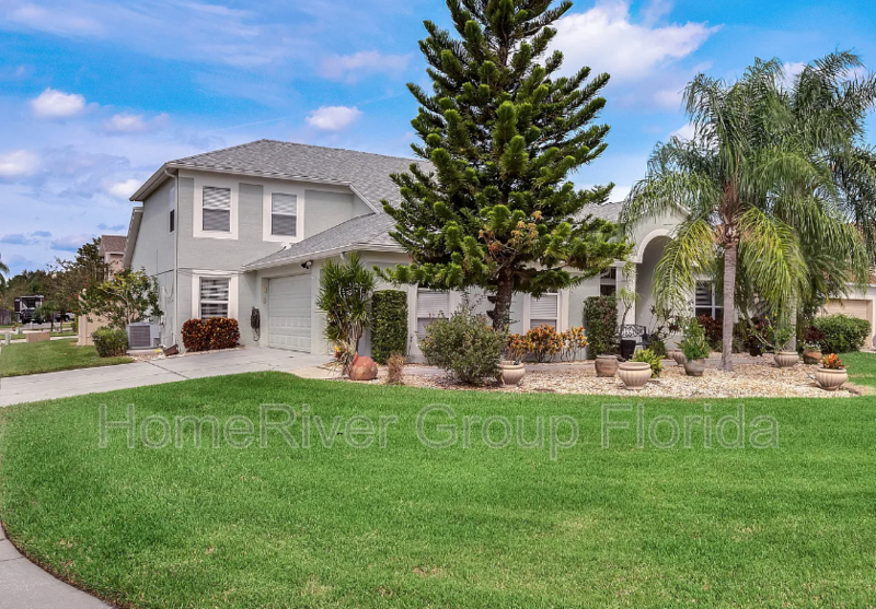 Primary Photo - 525 Lakescape Ct