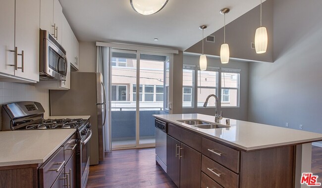 Building Photo - 1023 Doreen Pl