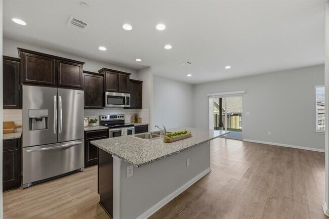 Building Photo - 516 E Slaughter Ln