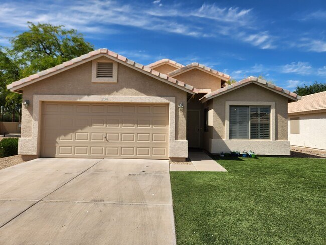 Foto del edificio - 3 Bedroom Home in Westbank Estates Near E ...