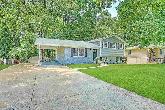 Building Photo - 2625 Crestdale Cir SE