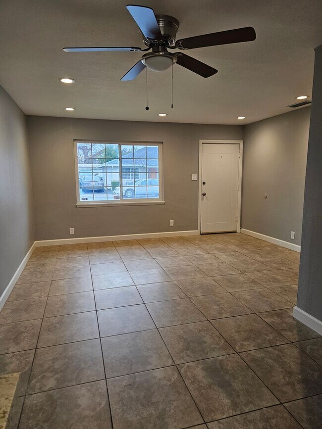 Foto del edificio - 1448-1454 Carleton Drive