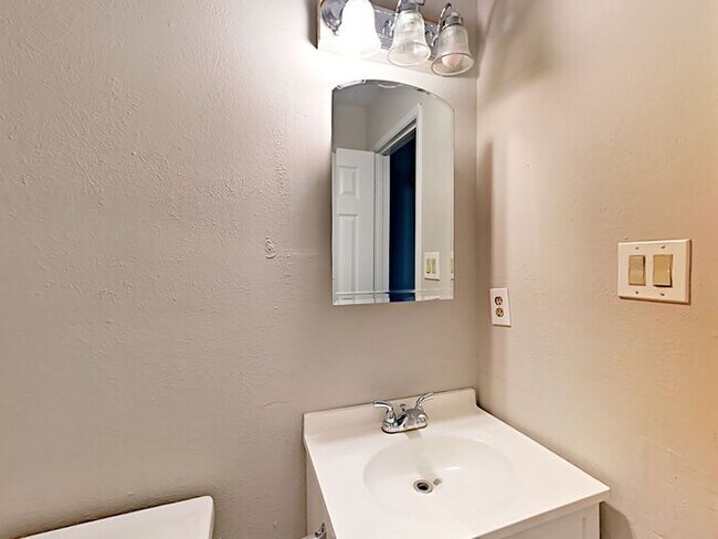 Building Photo - No App Fee.