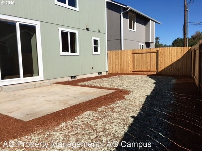 Building Photo - 3 br, 2.5 bath House - 1838 Allea Drive