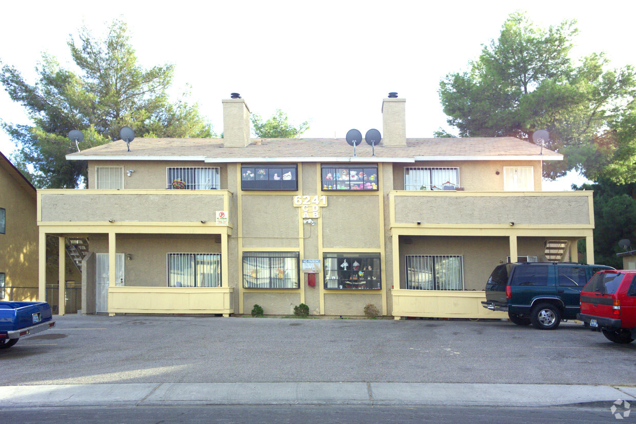 Building Photo - Sierra Oeste