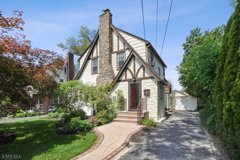 Primary Photo - 7 Undercliff Rd