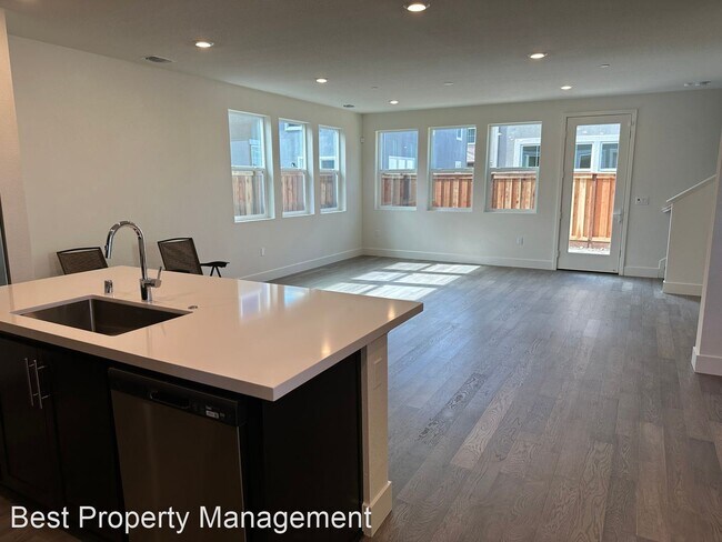 Building Photo - 4 br, 3 bath House - 2216 Marina Dr