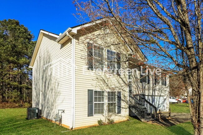 Foto del edificio - 7331 Bramble Oak Dr