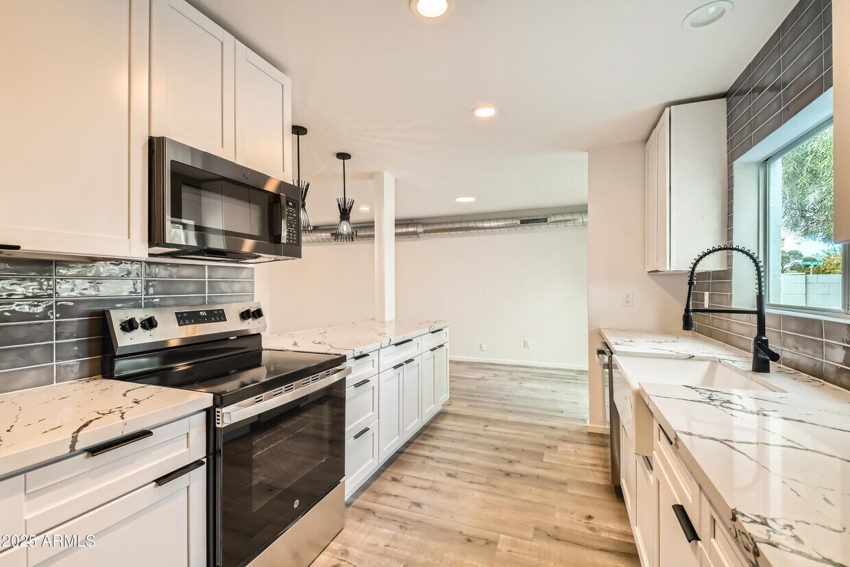 Foto principal - 17030 E Calaveras Ave