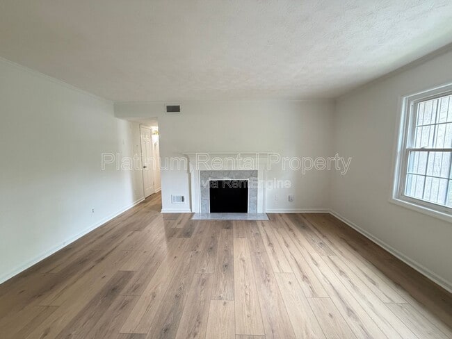 Foto del edificio - 335 Winding River Dr