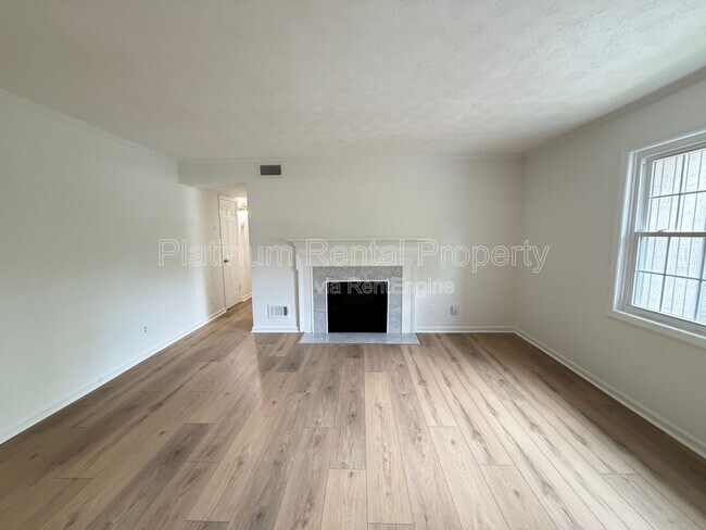 Building Photo - 335 Winding River Dr
