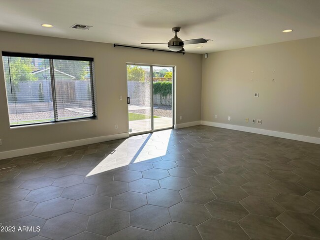 Building Photo - 4125 N 18th Pl