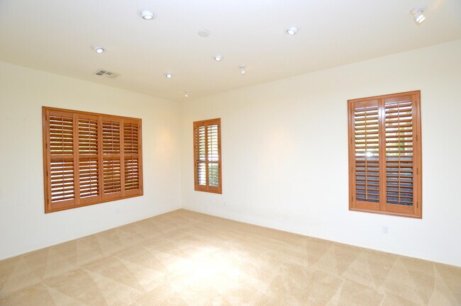 Building Photo - 8931 S 40th Dr