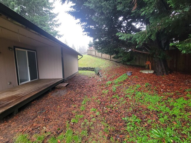 Building Photo - Quaint Port Orchard Home Available Now!