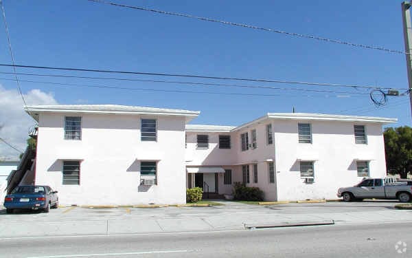 Building Photo - 915 SW 7th St