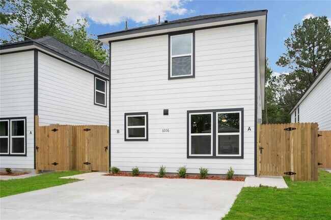 Building Photo - 6006 Wedgefield St