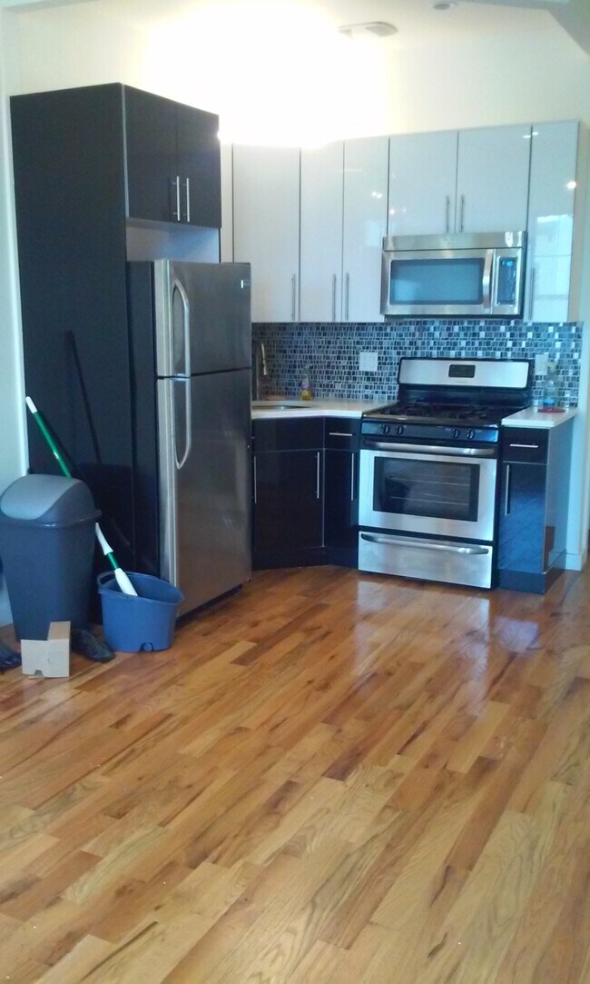 Foto del edificio - 1318 Bushwick Ave