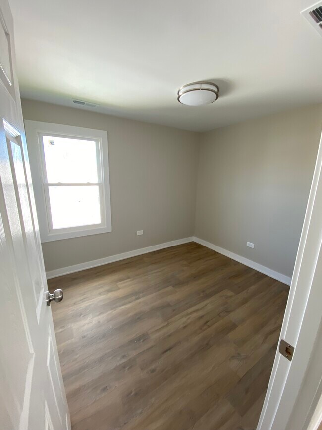 Building Photo - 1339 Grove Ave