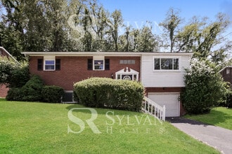 Building Photo - 428 Springdale Dr
