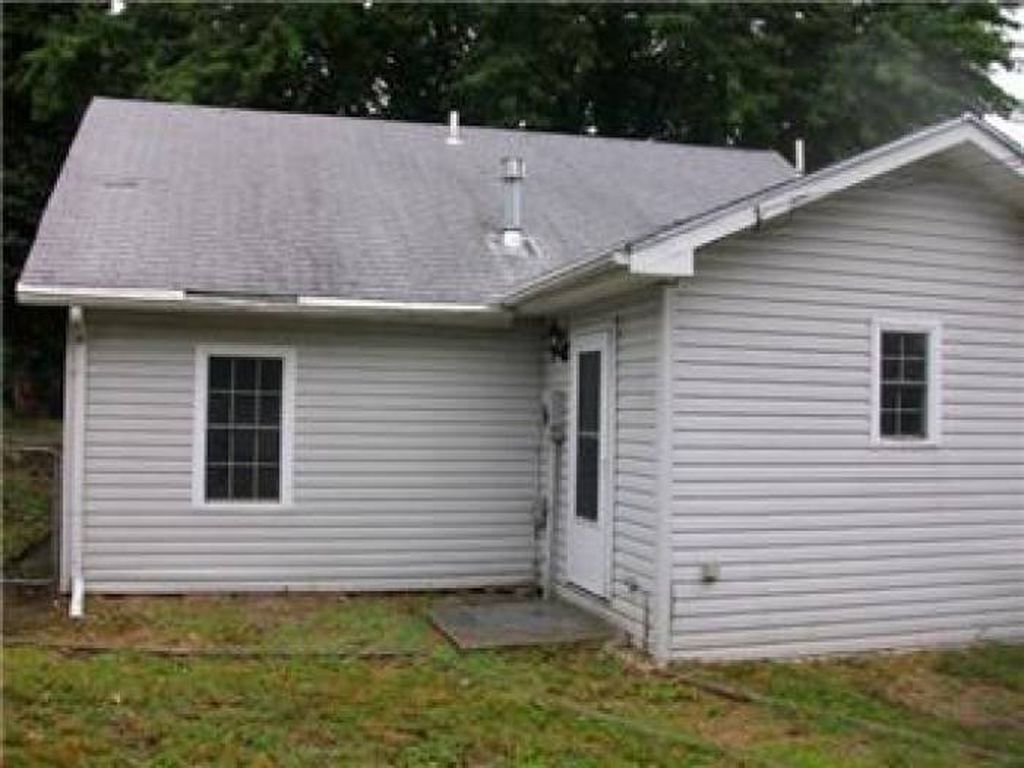 Building Photo - 106 N Huttig Ave