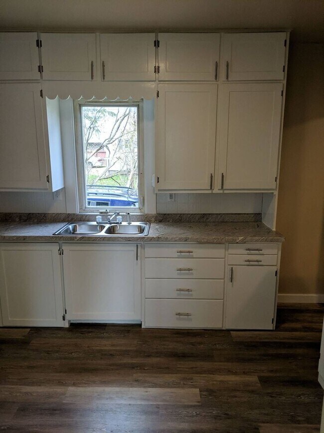 Foto del edificio - 3 Bed 1 Bath Single Family Home in Antigo