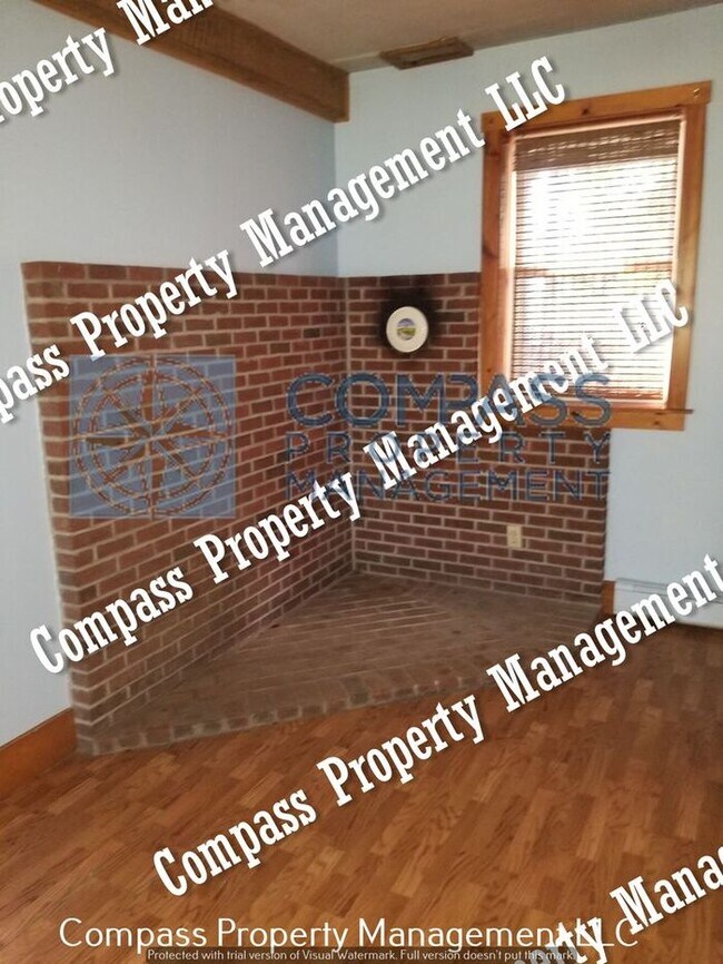 Building Photo - $1,375 - 2 Bed, 1.5 Bath Single Family Hom...