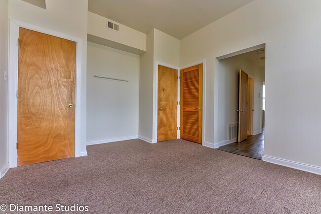 Building Photo - 2122 S Lawndale Ave