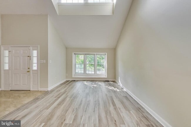 Foto del edificio - 12004 Montrose Village Terrace