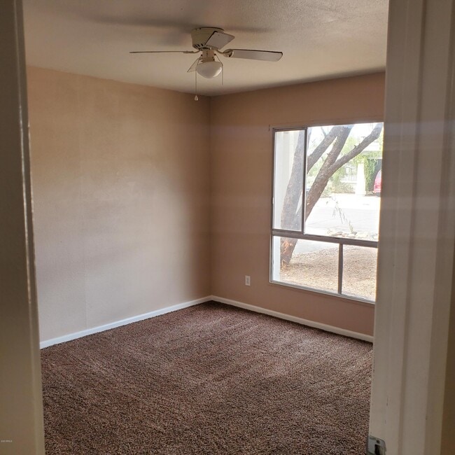 Building Photo - 1719 E Gaylon Dr