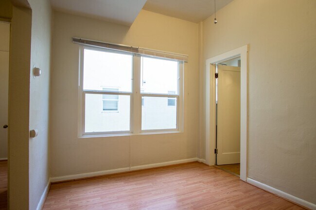 Foto del edificio - Kenton Neighborhood 1-Bedroom Ready Mid-No...