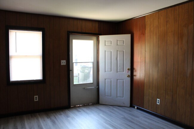 Building Photo - 204-D Park Ave