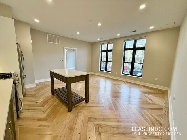 Building Photo - 1345 K St SE