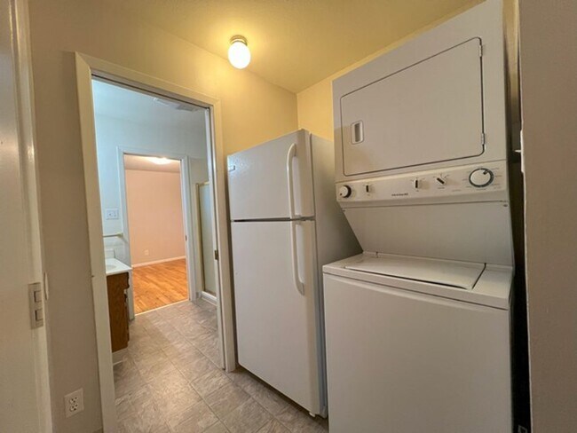 Foto del edificio - Three Bedroom Home In Northwest Reno.
