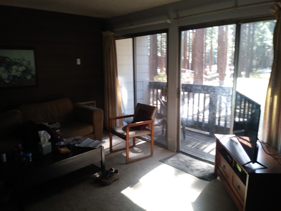 Living area with new smart tv and cable, too! - 2289 Sierra Nevada Rd