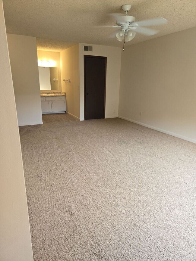 Foto del edificio - 1 Bedroom, 1.5 Bath Townhouse