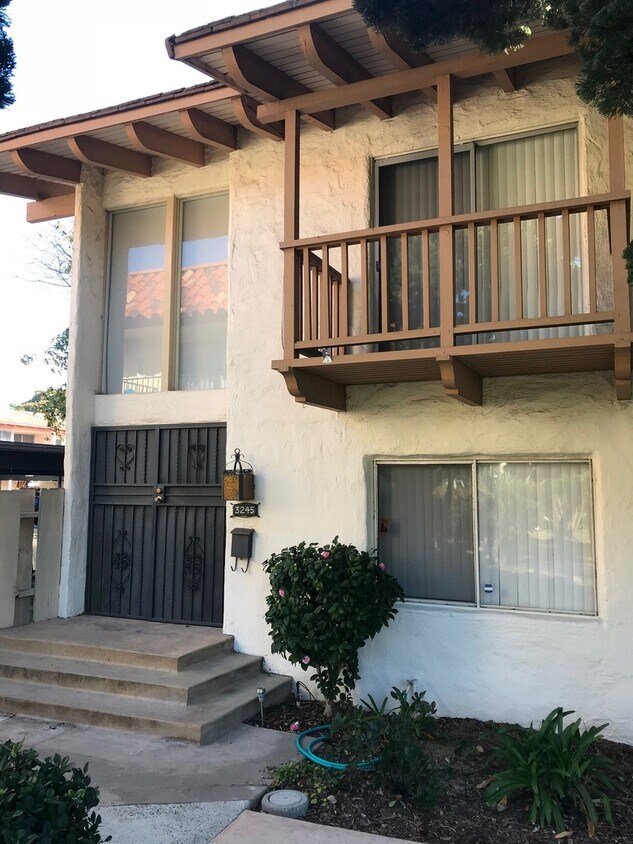 Primary Photo - M/I SPECIAL - Remodeled Townhome in Point ...
