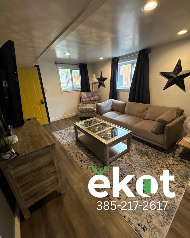 Building Photo - Birtok-500 South-1267