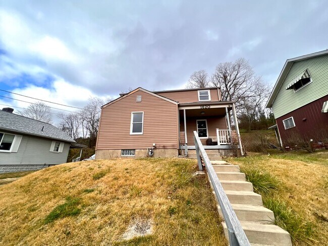 Foto del edificio - Aliquippa - Stunning 3 Bedroom 1 Bathroom ...