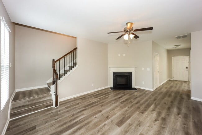 Building Photo - 6420 Woodwell Dr