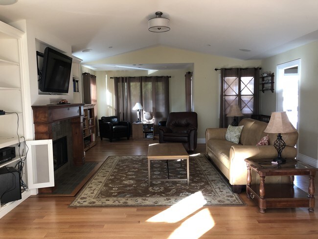 Living Room - 1324 Shirlyjean St