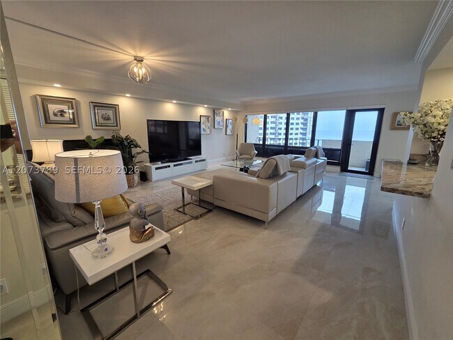 Foto del edificio - 4900 N Ocean Dr