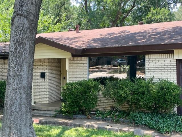 Primary Photo - 704 Oakwood Dr