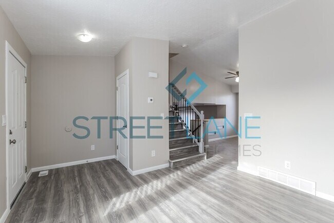 Building Photo - REDUCED!