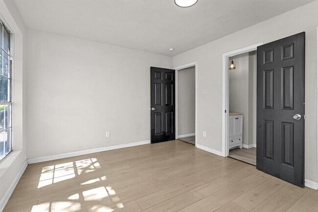 Foto del edificio - 15225 Woodforest Blvd