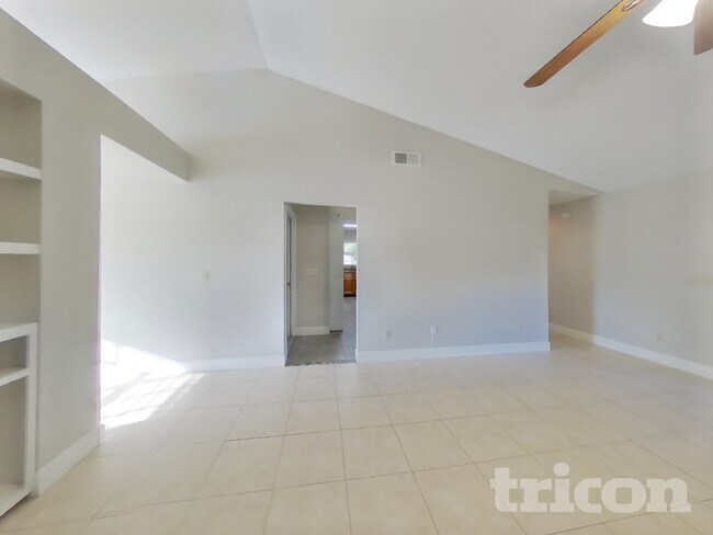 Foto del edificio - 19203 Sunlake Blvd