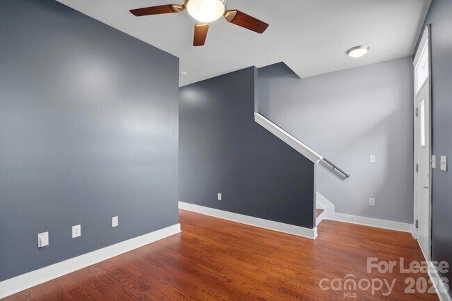 Foto del edificio - 440 N McDowell St